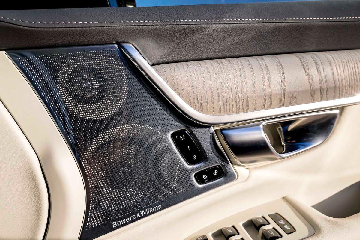Volvo V90 door detail