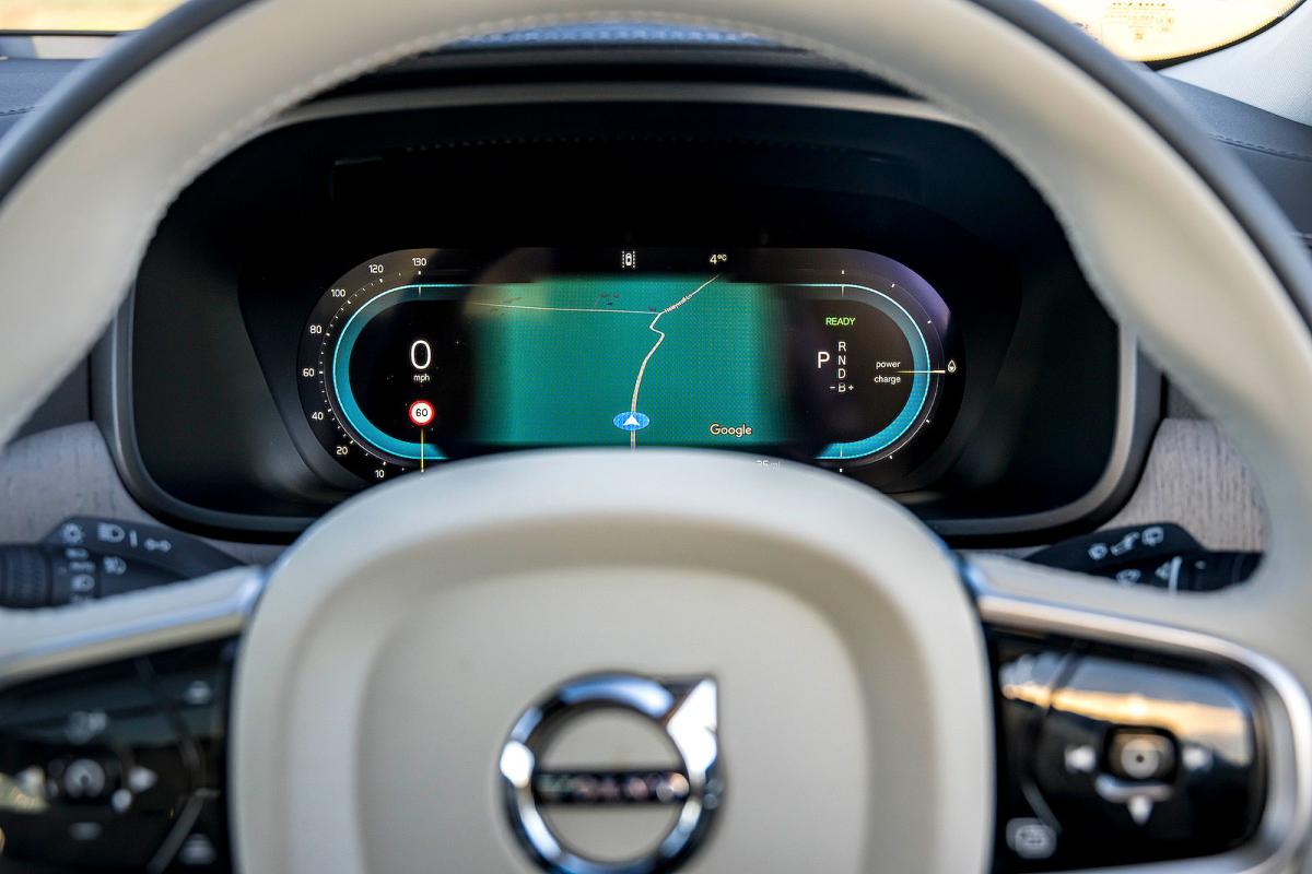 Volvo V90 driver display