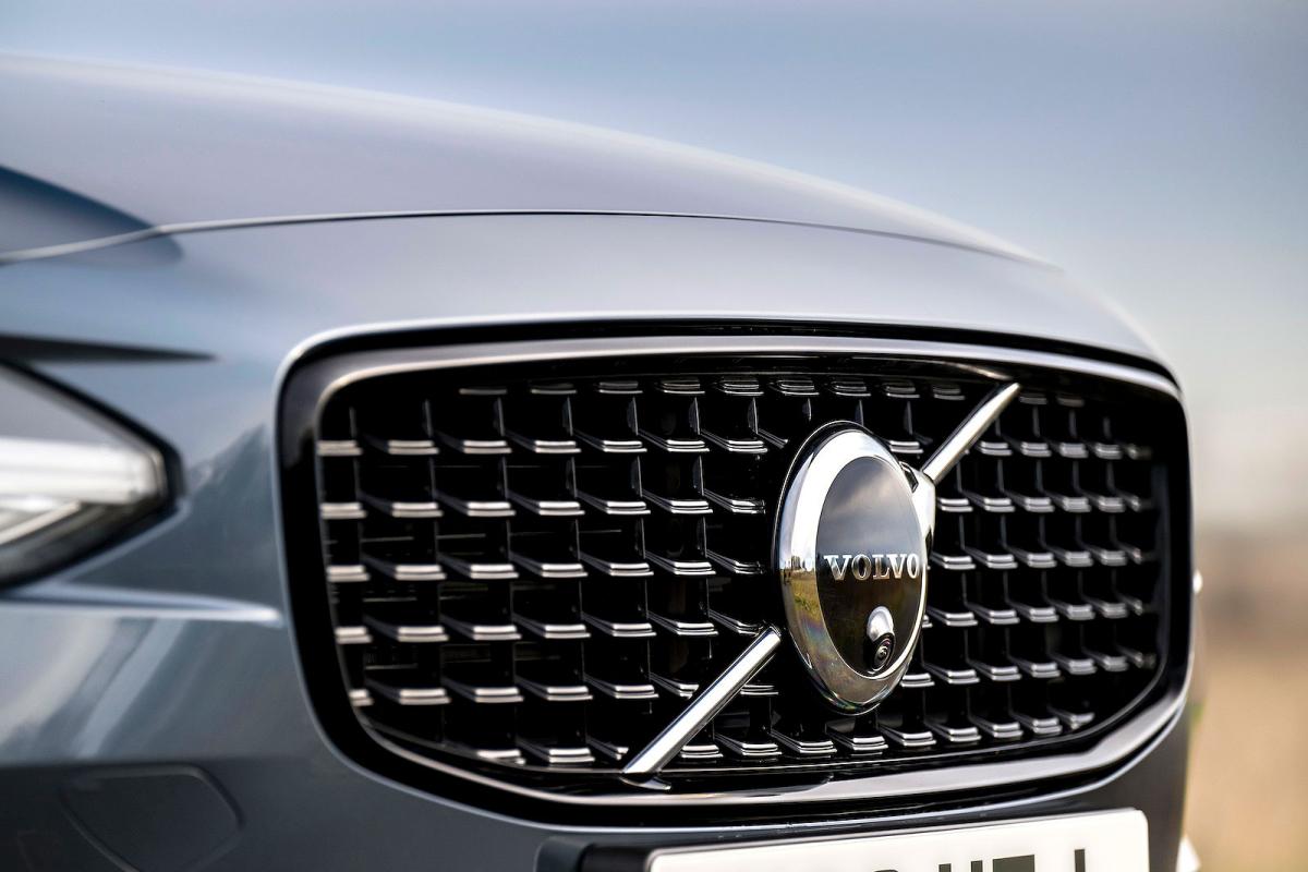 Volvo V90 grille