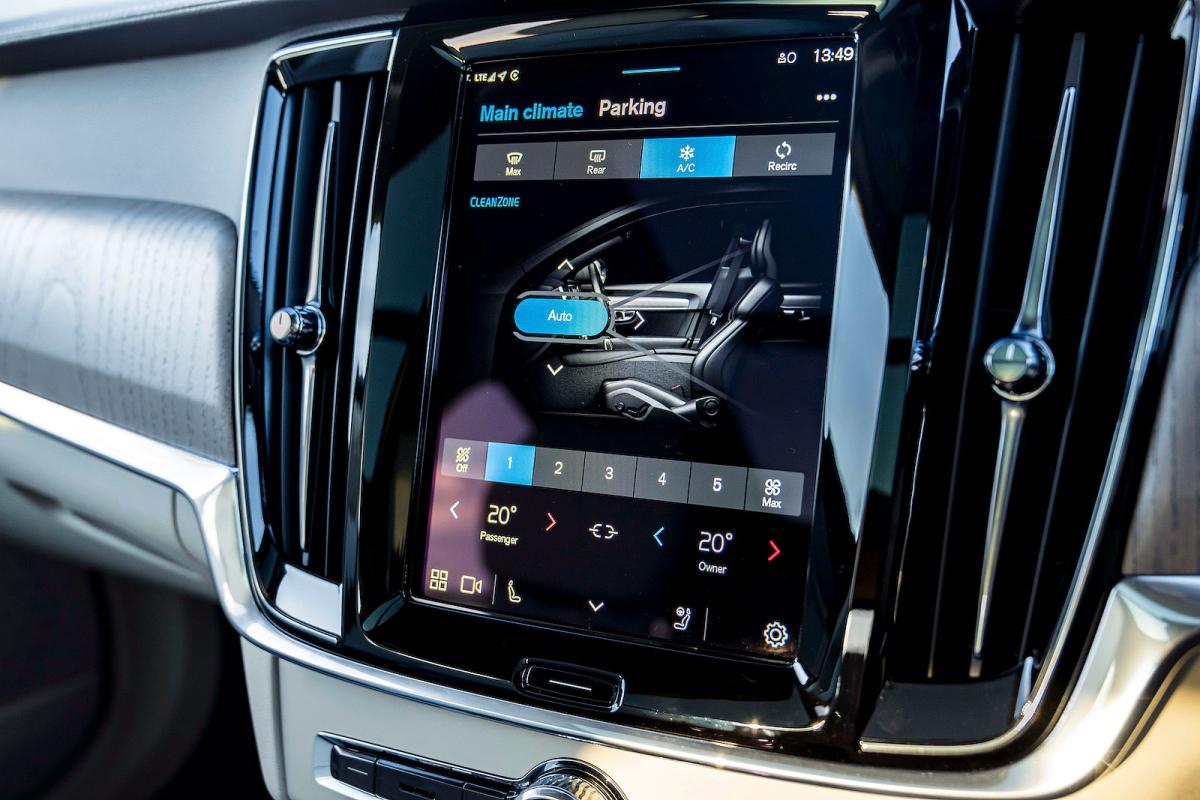 Volvo V90 infotainment touchscreen