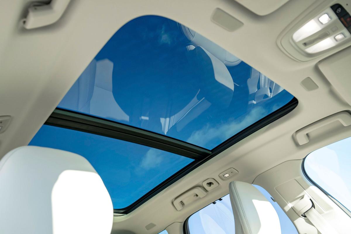 Volvo V90 panoramic roof