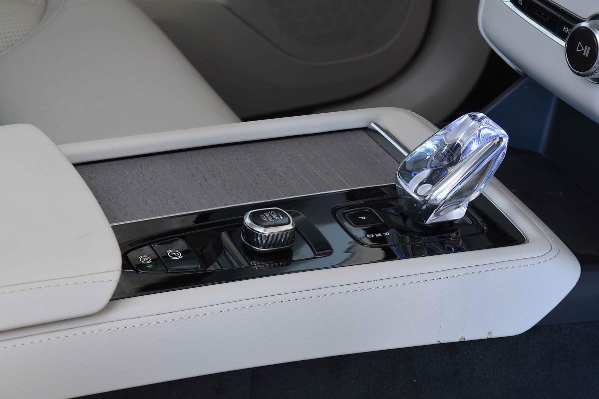 Volvo XC90 interior 