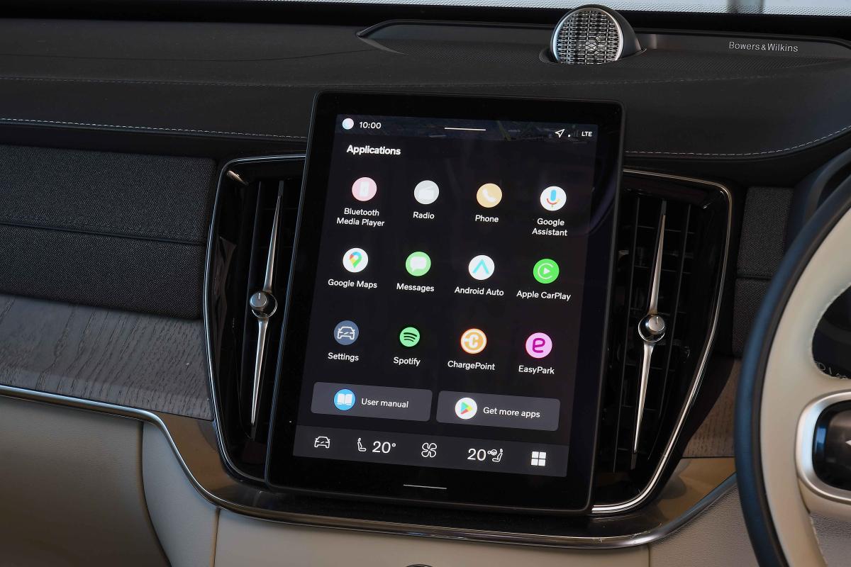 Volvo XC90 interior 