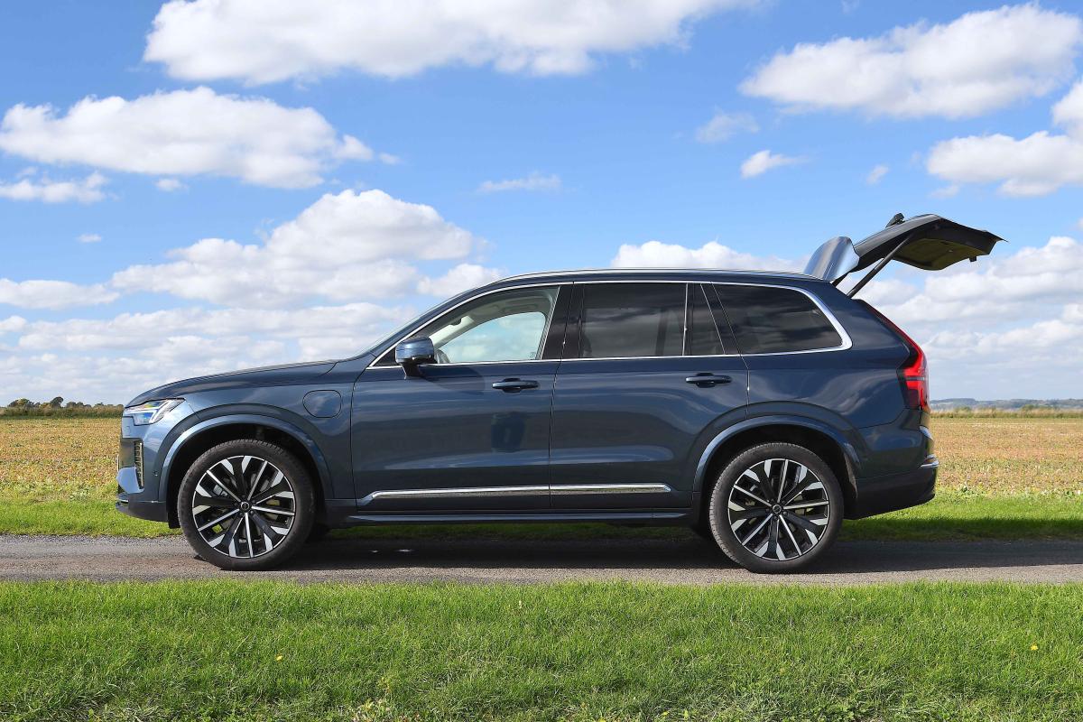 Volvo XC90 side profile static