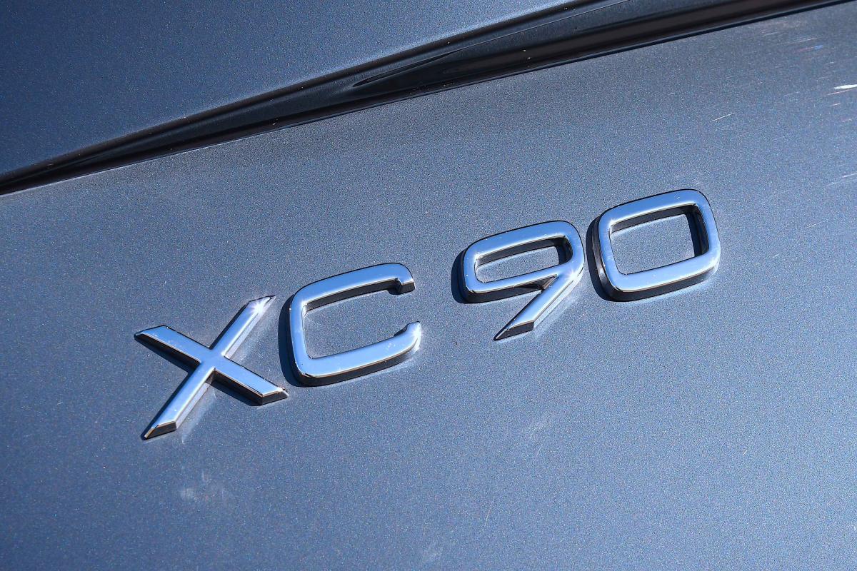 Volvo XC90 badge