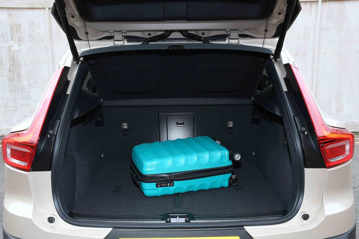 Volvo XC40 boot space