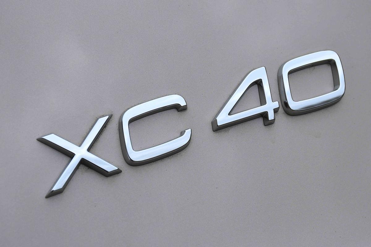 Volvo XC40 exterior badge