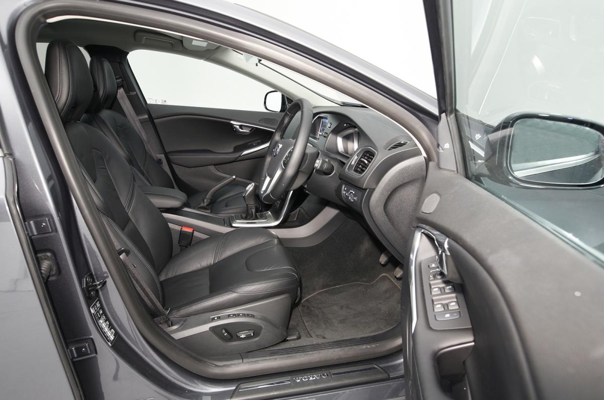 Used Volvo V40 2012-2019 front seats