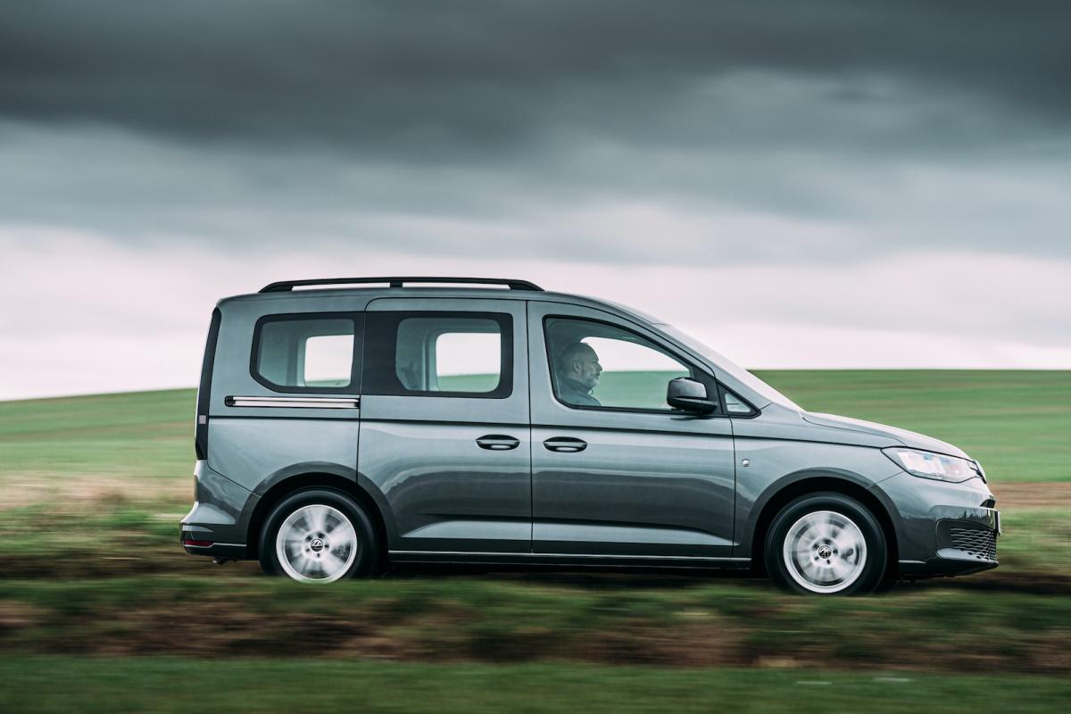 VW Caddy 2022 right tracking