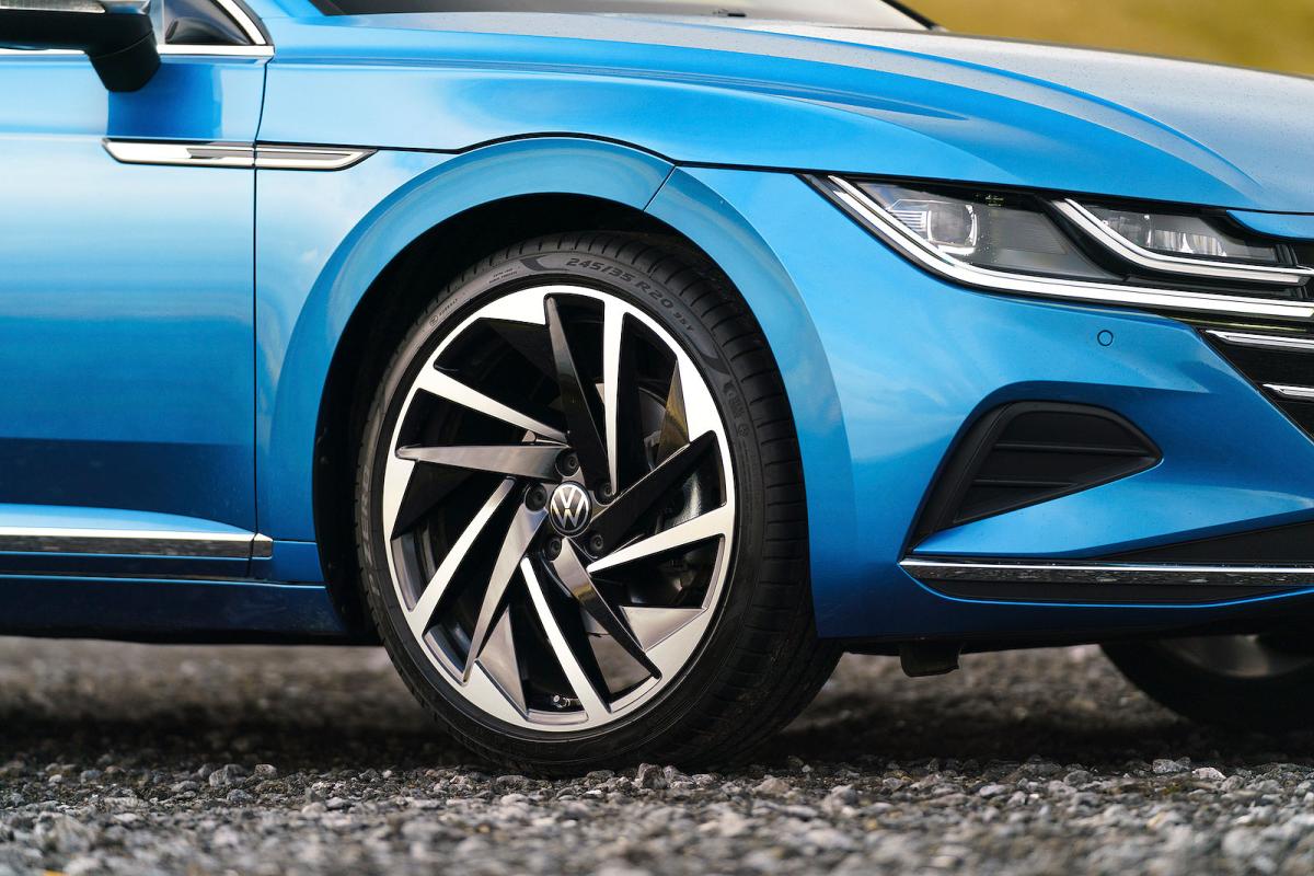 Blue VW Arteon Shooting Brake alloy wheel detail