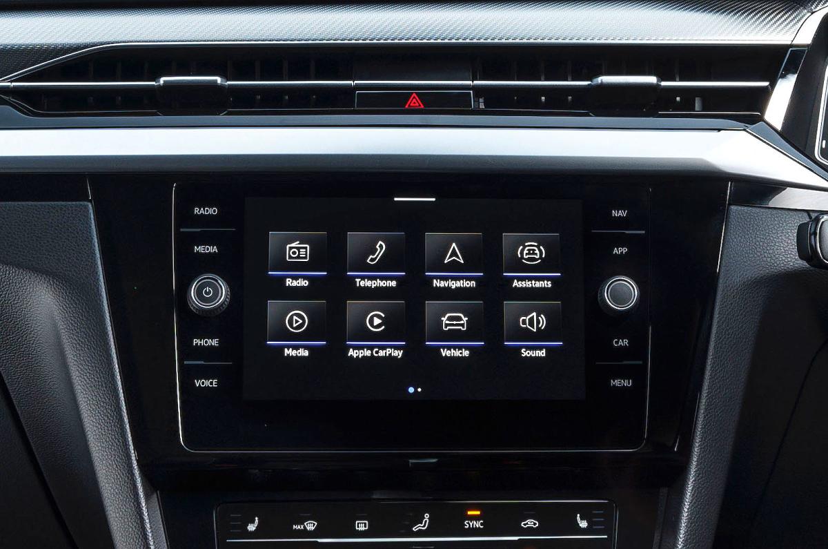 VW Arteon Shooting Brake interior infotainment