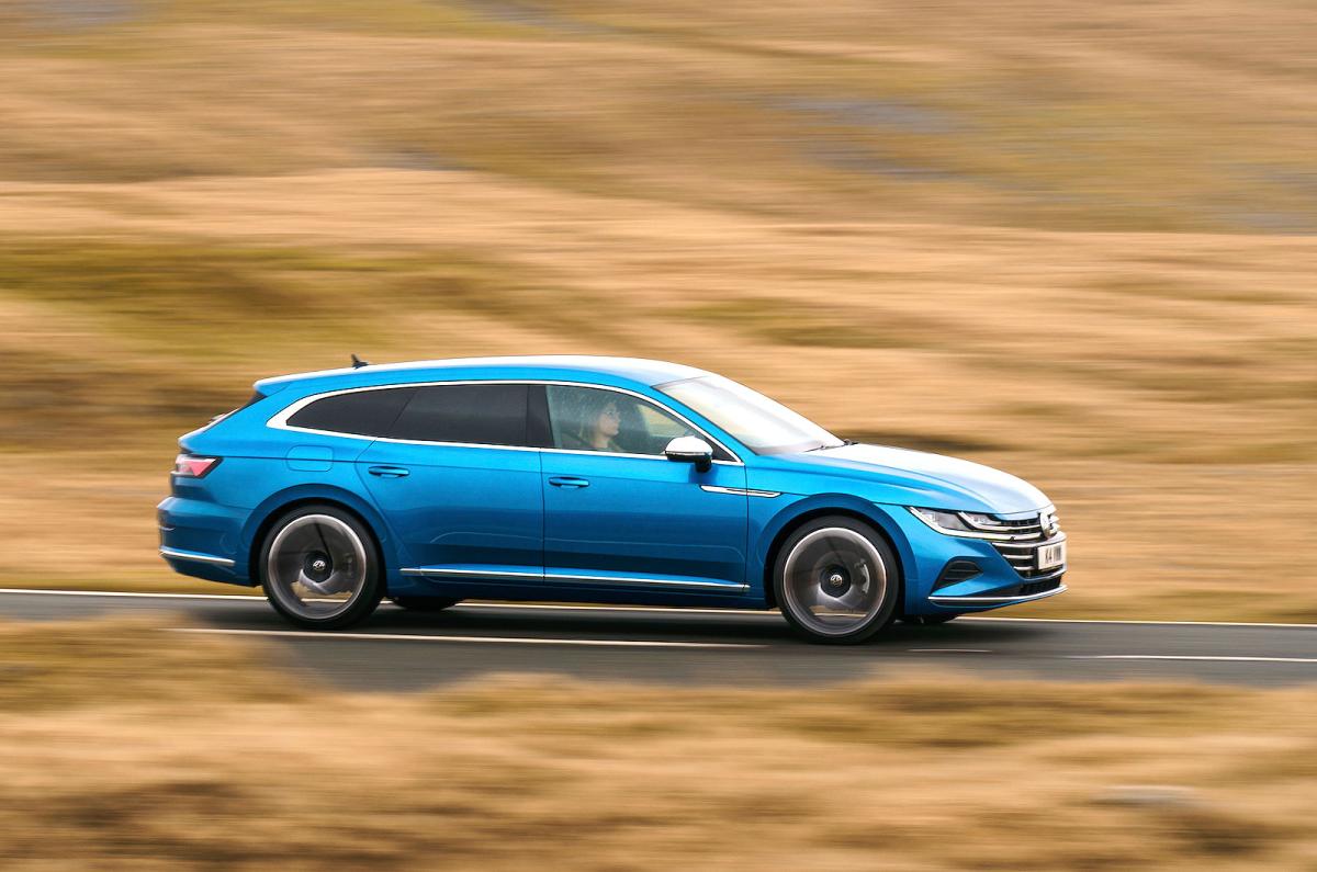 VW Arteon Shooting Brake right driving