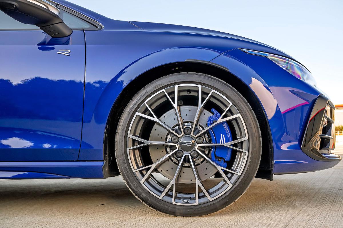 VW Golf R alloy wheel