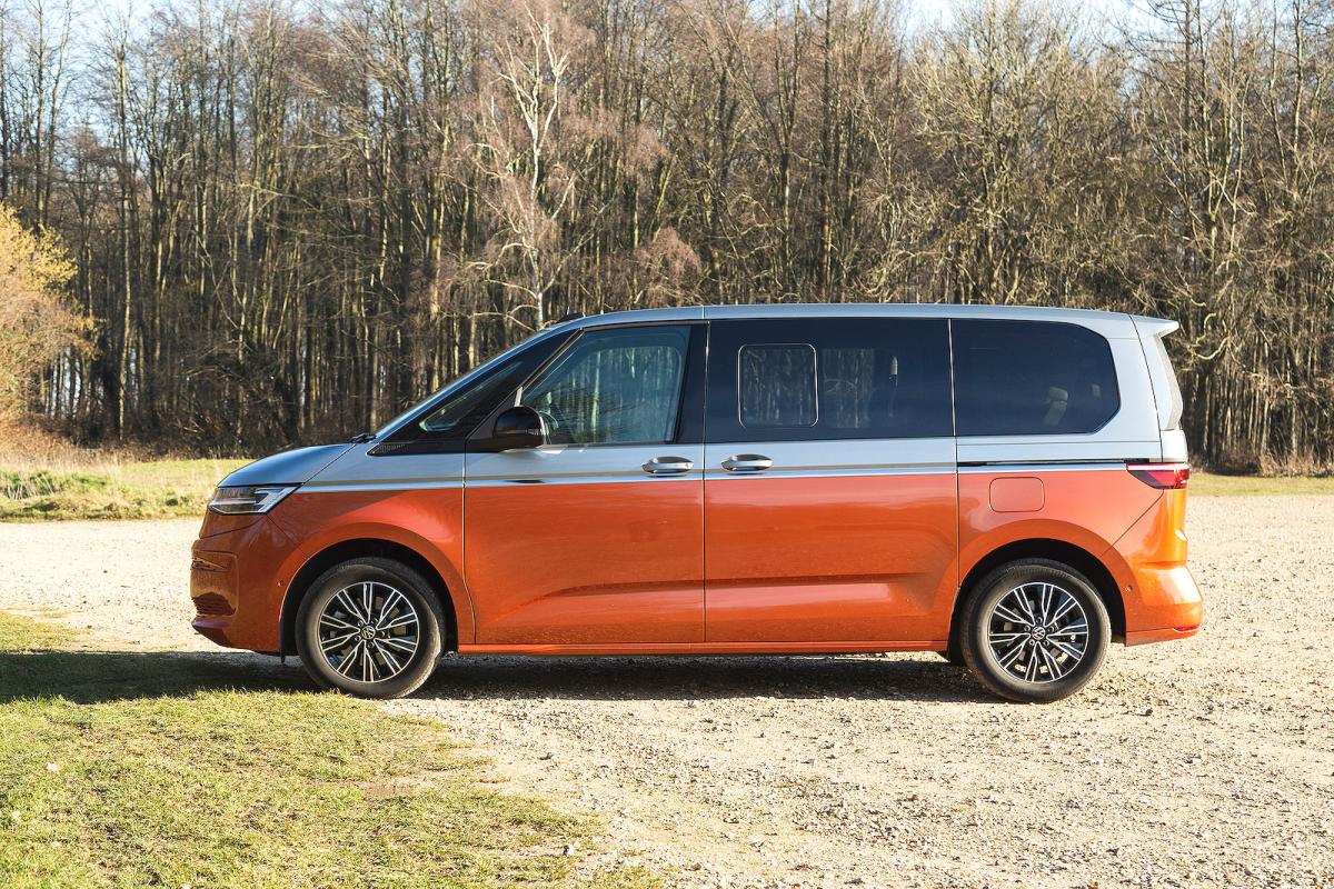 VW Multivan left static