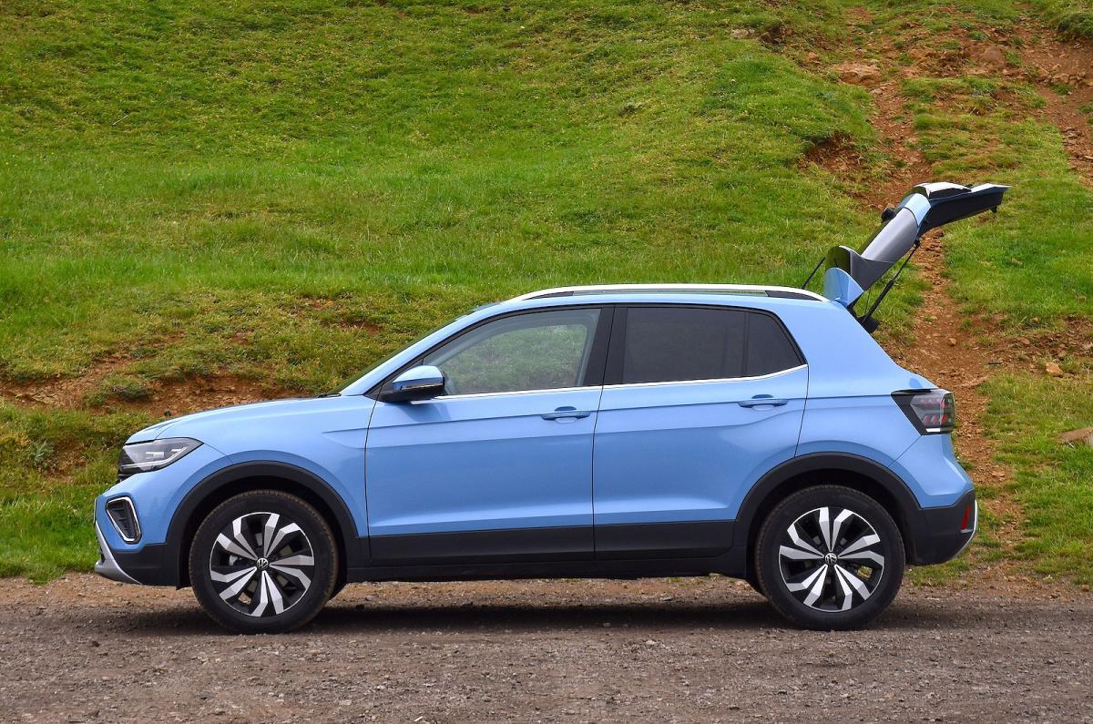 VW T-Cross left static boot open