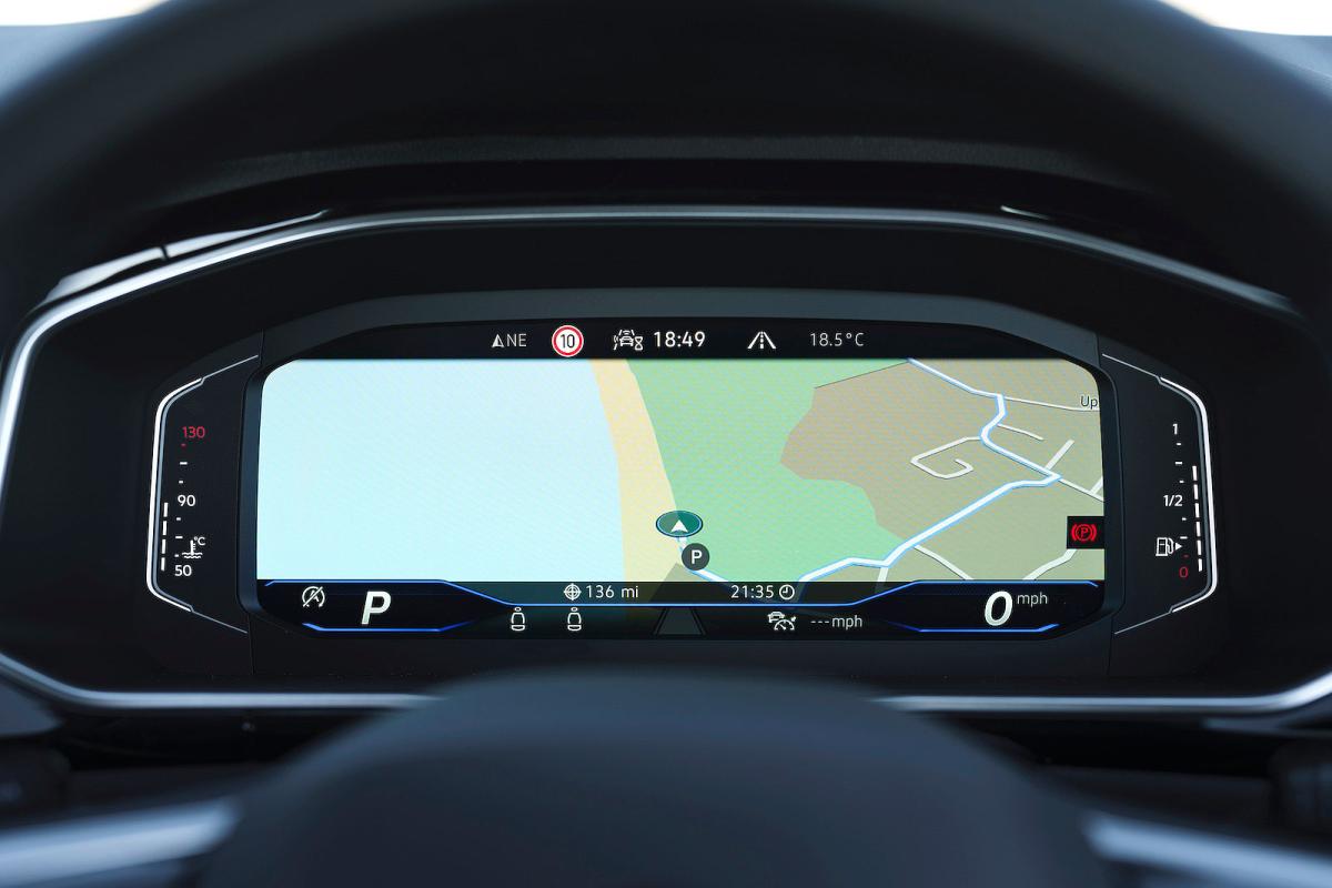 VW T-Roc Cabriolet driver display