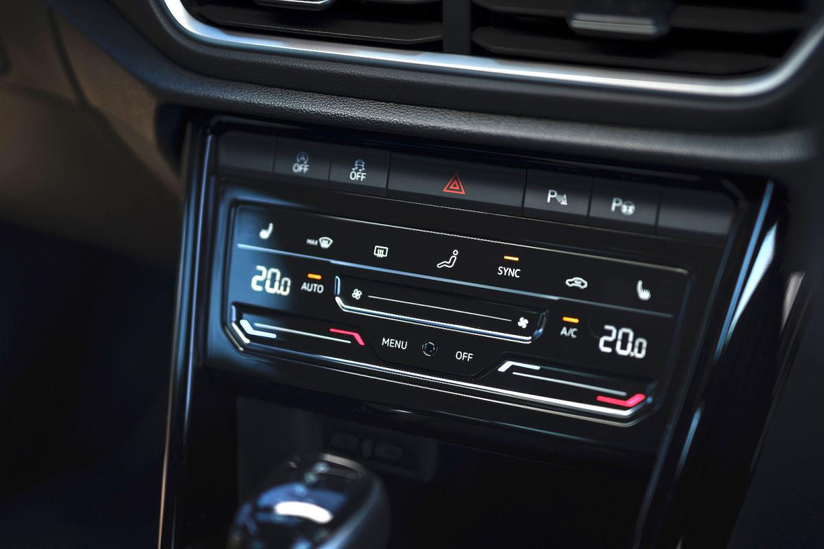 VW T-Roc R air-con controls