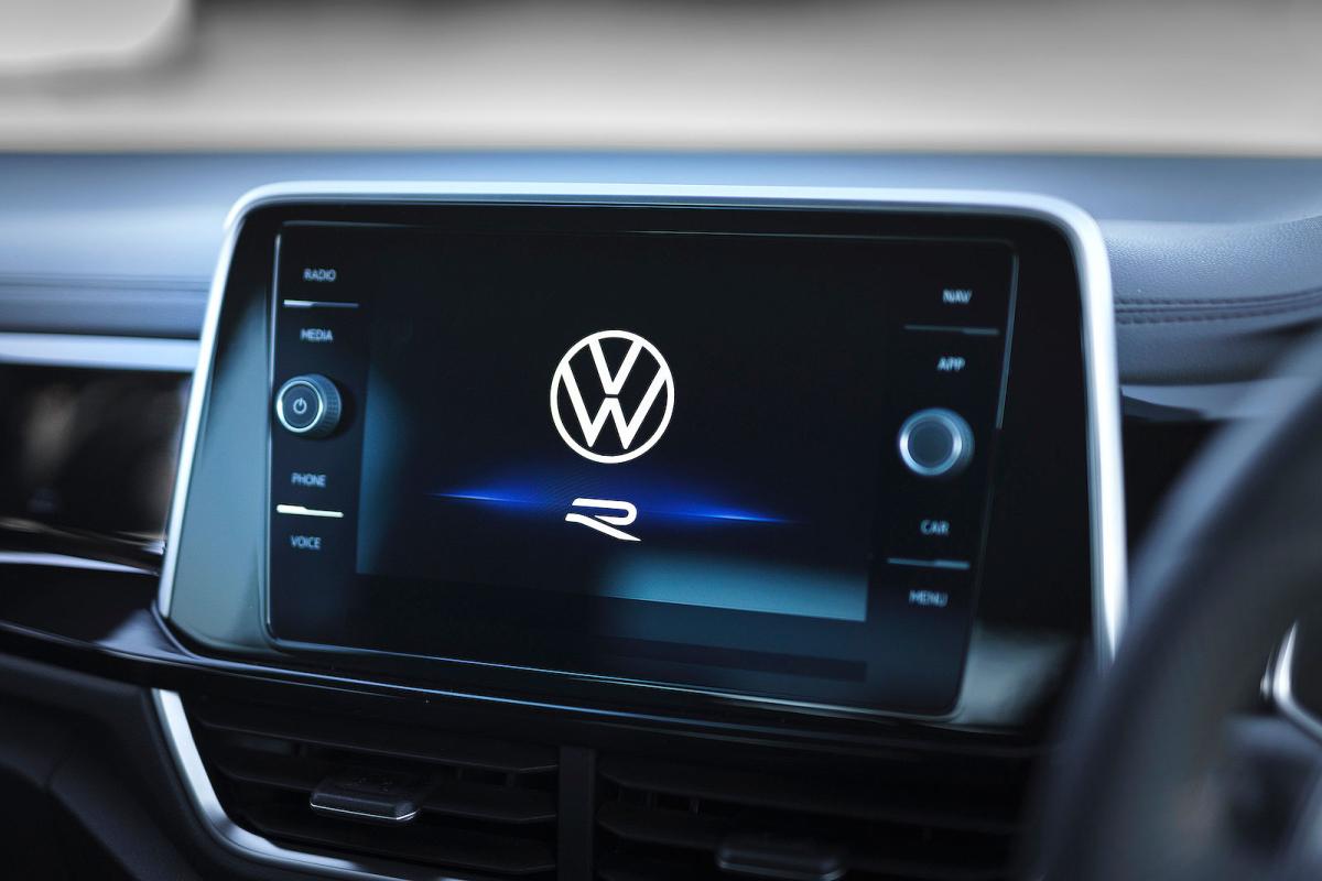 VW T-Roc R infotainment touchscreen
