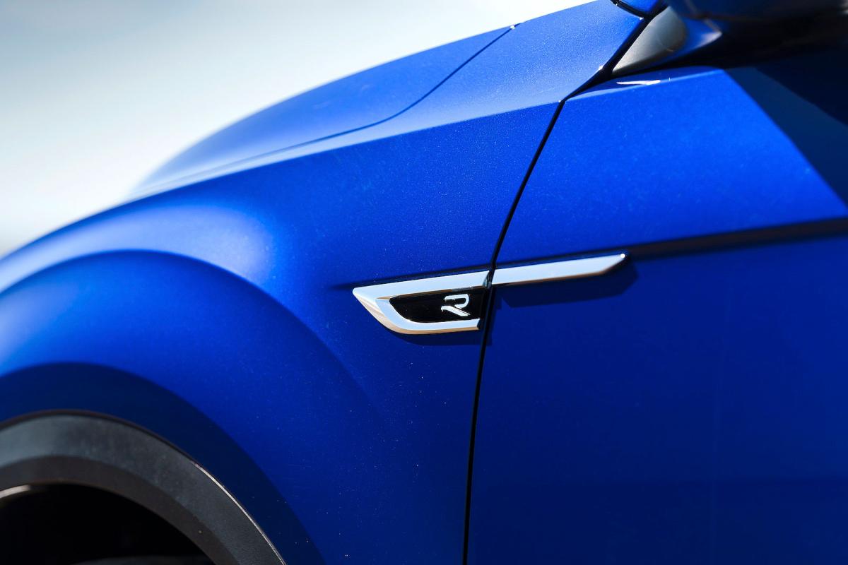 VW T-Roc R side badge