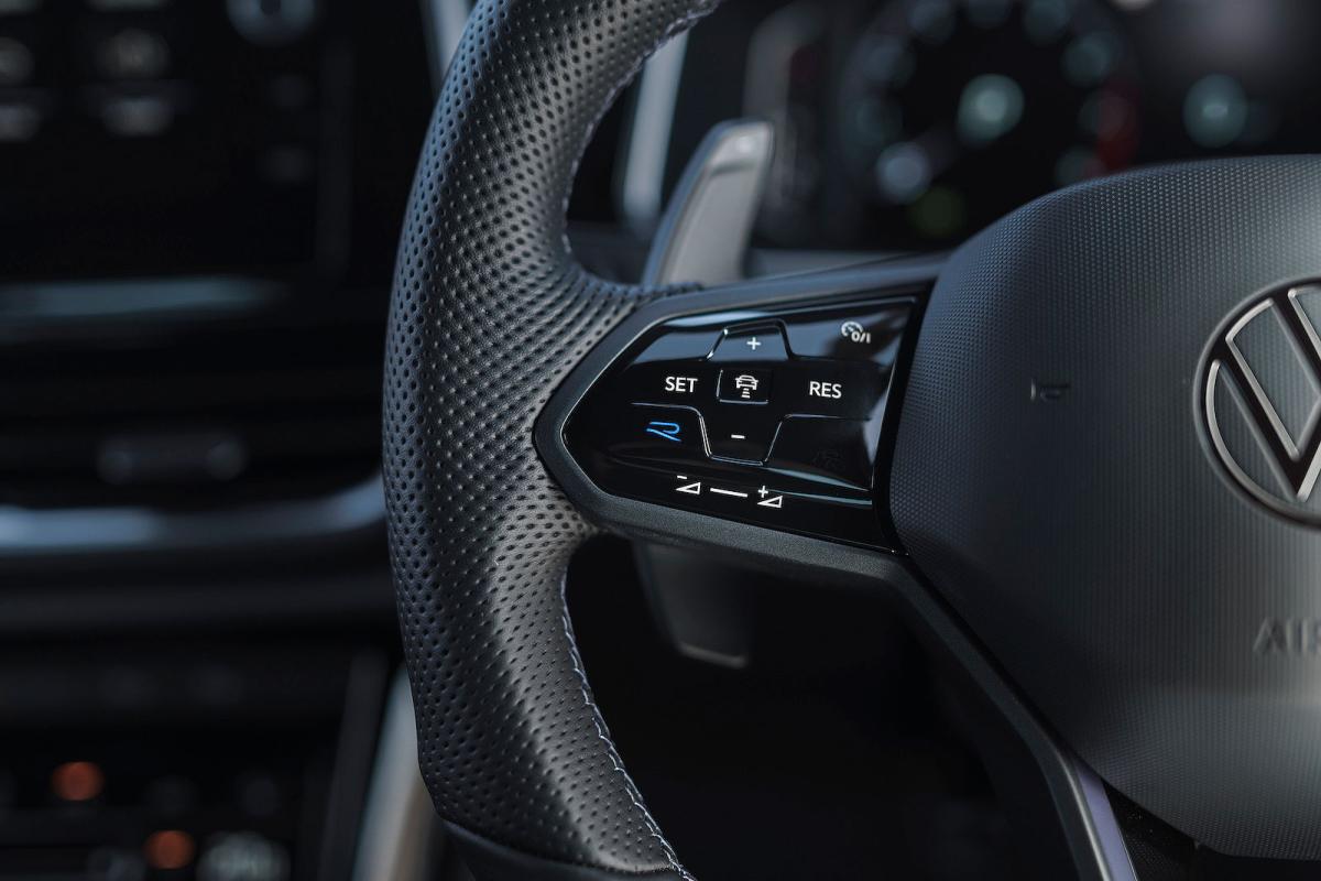 VW T-Roc R steering wheel detail