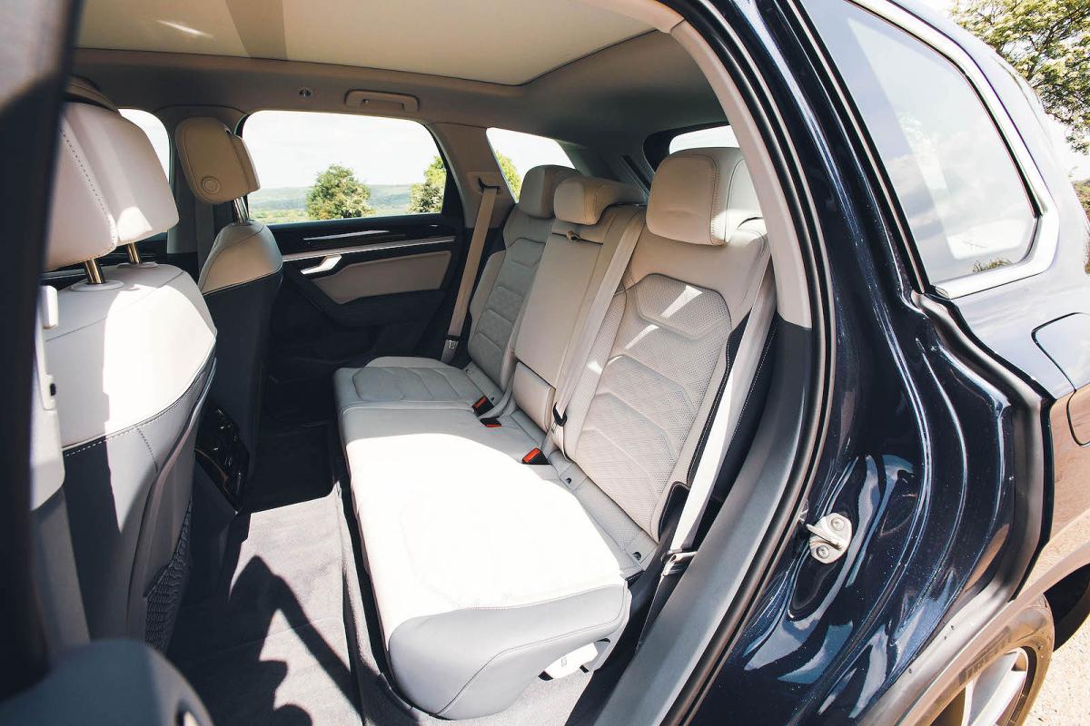 VW Touareg back seats