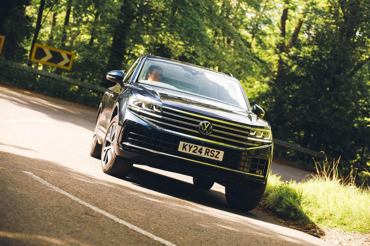 VW Touareg front cornering