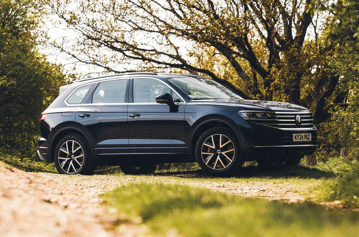 VW Touareg front right static