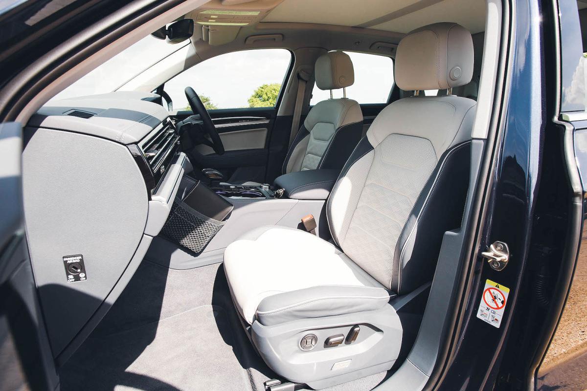 VW Touareg front seats