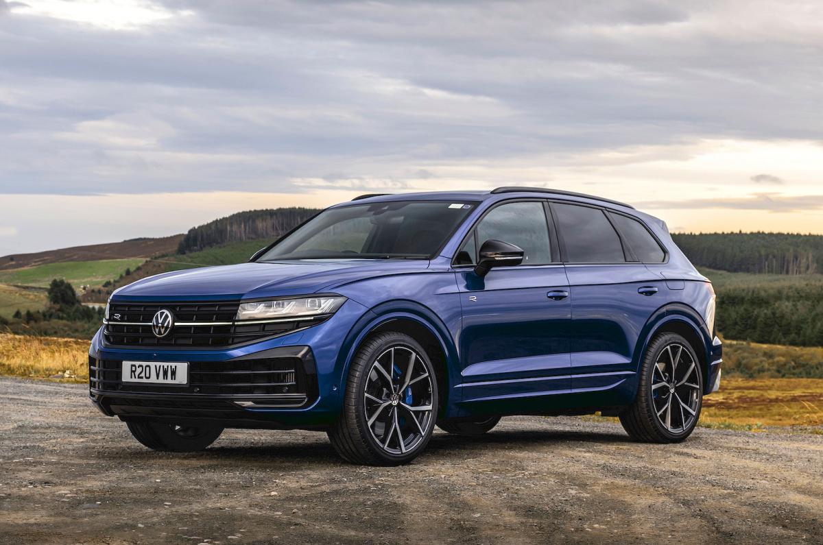 Blue VW Touareg R front left static