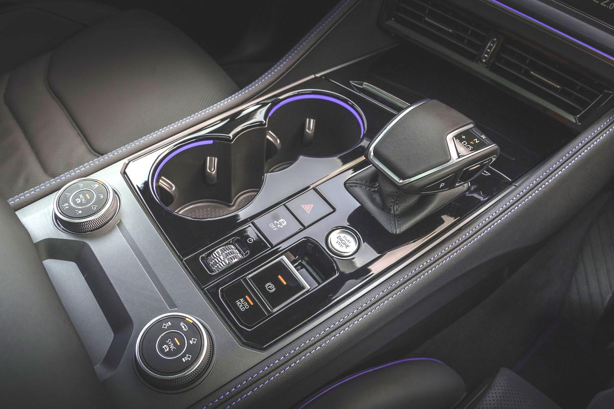 VW Touareg R interior detail