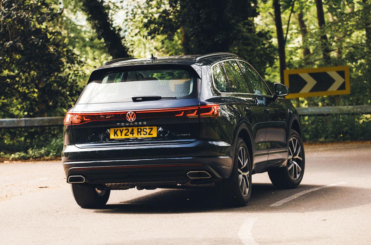 VW Touareg rear cornering