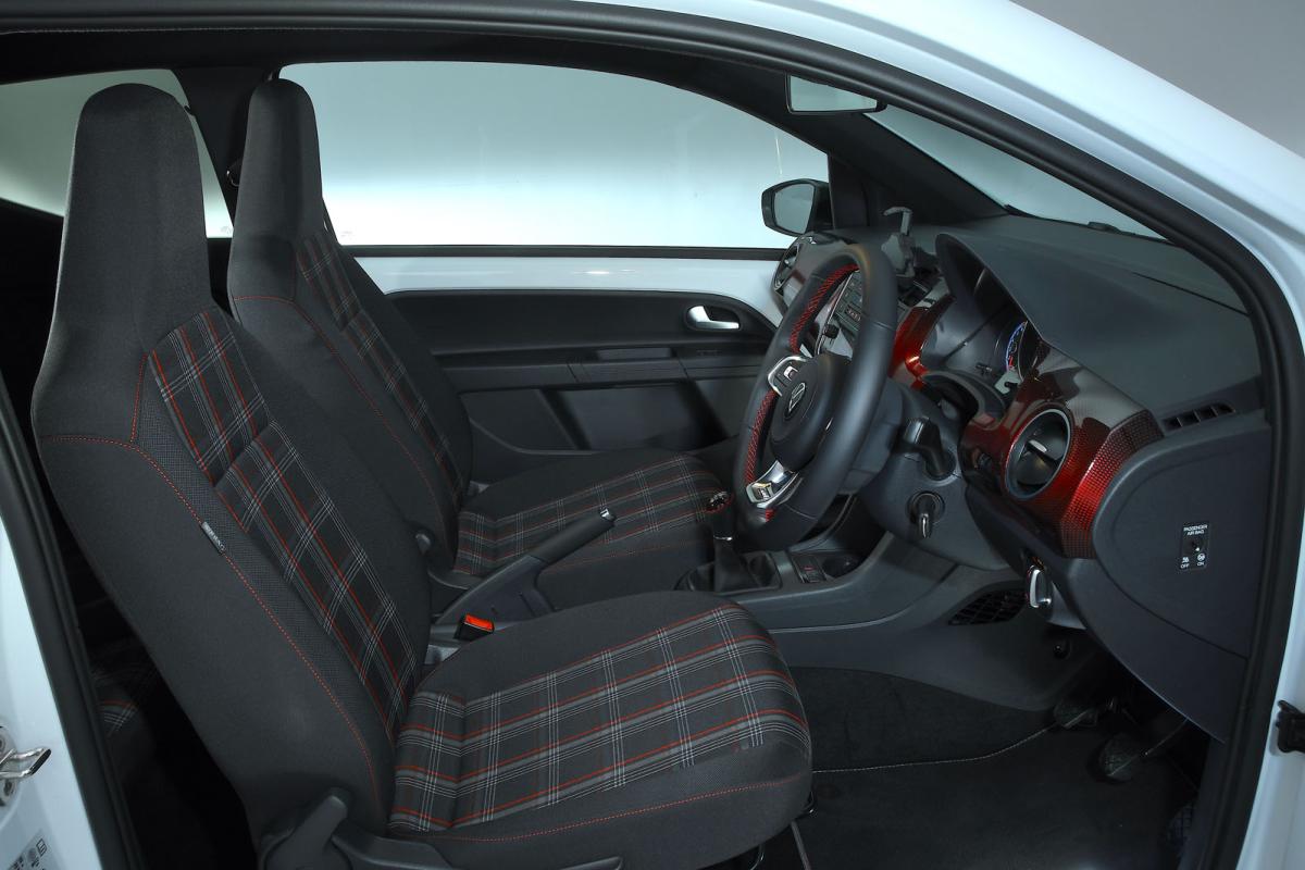 Volkswagen Up GTI 2020 front seats