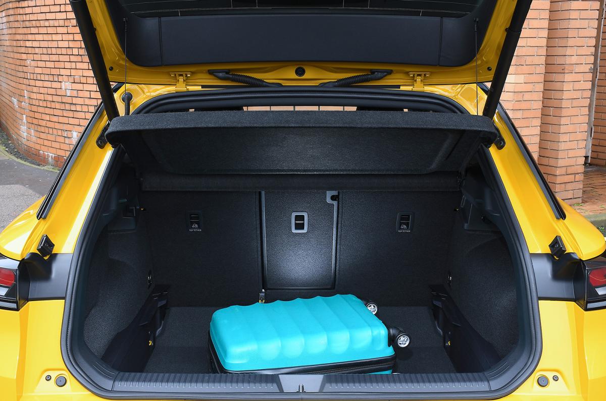VW T-Roc boot