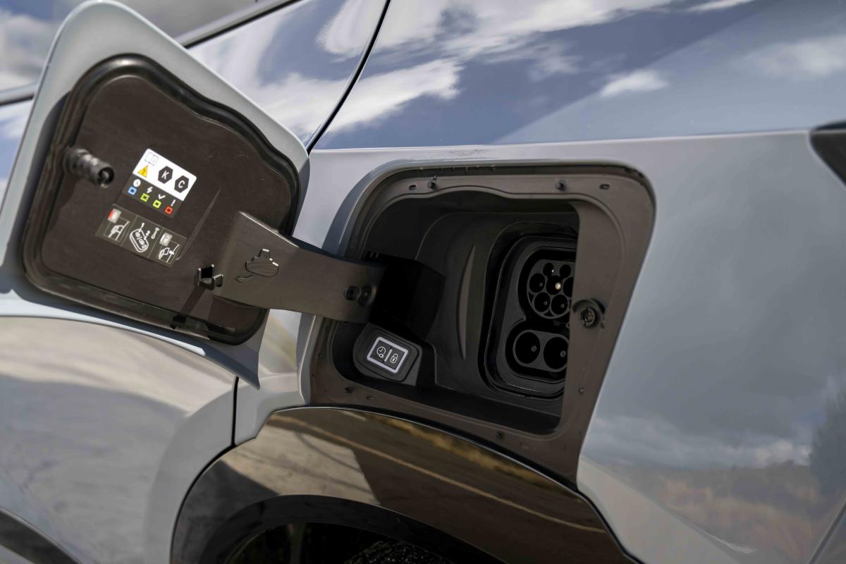 Vauxhall Mokka Electric GSE exterior details