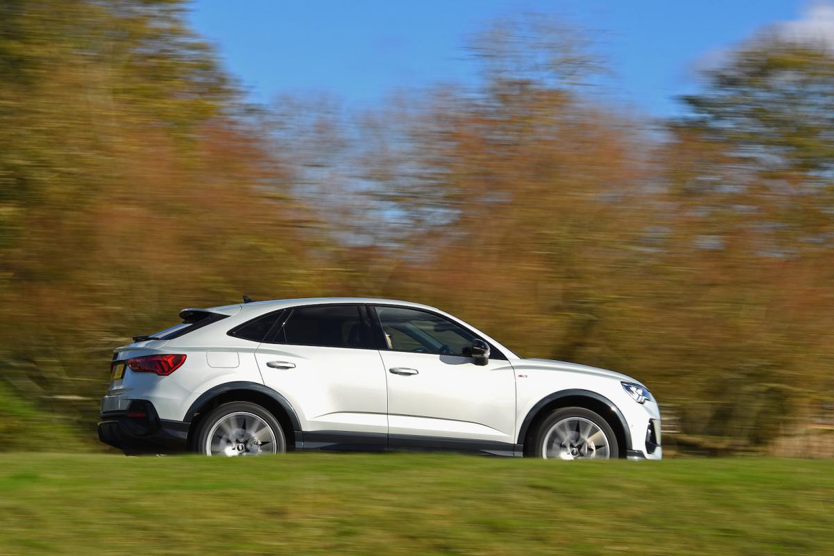 Audi Q3 Sportback 2021 right tracking