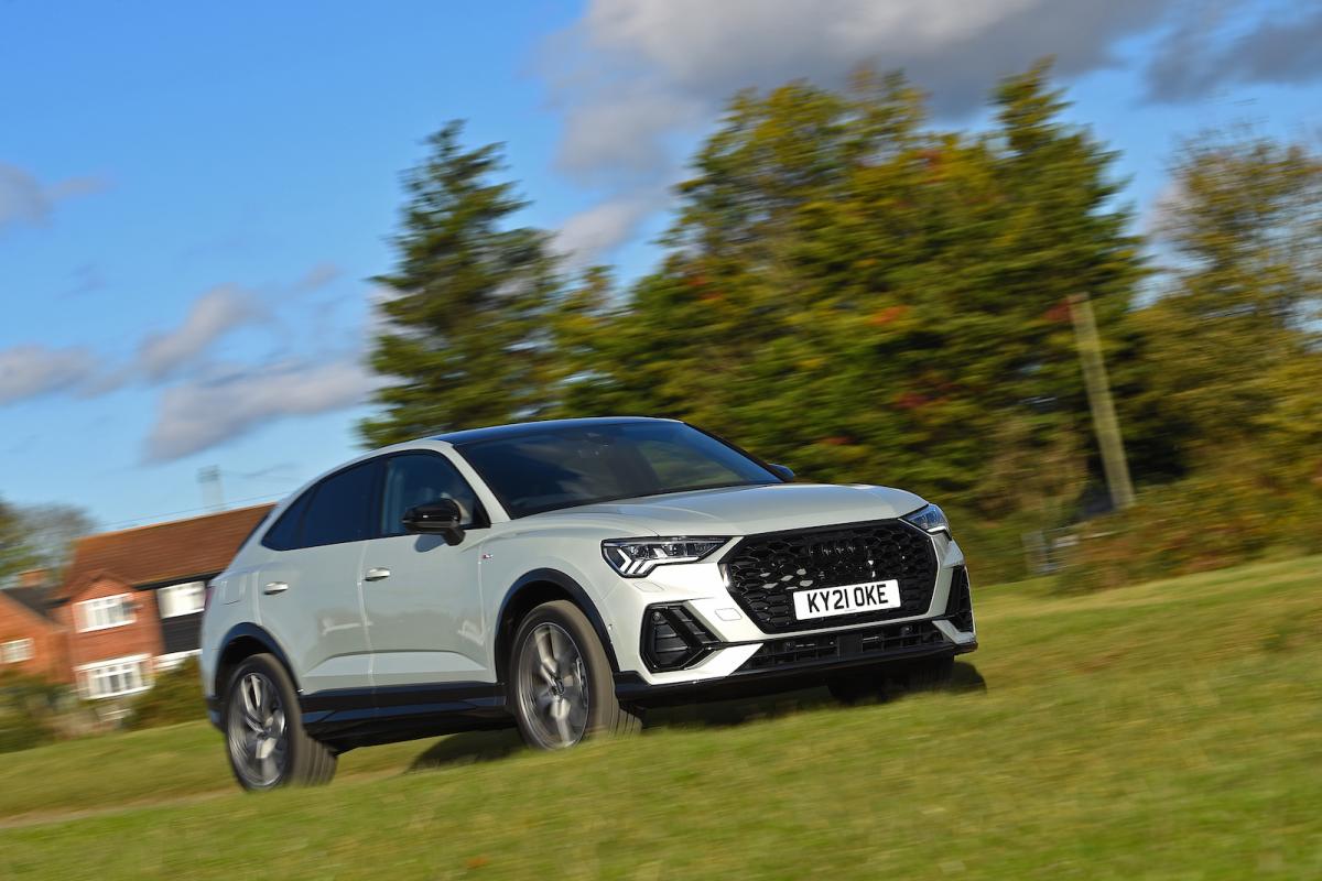 Audi Q3 Sportback 2021 front right tracking