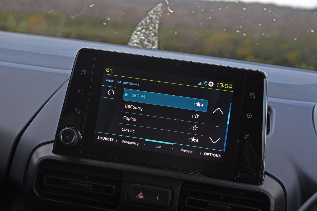 Peugeot e-Rifter 2022 interior infotainment