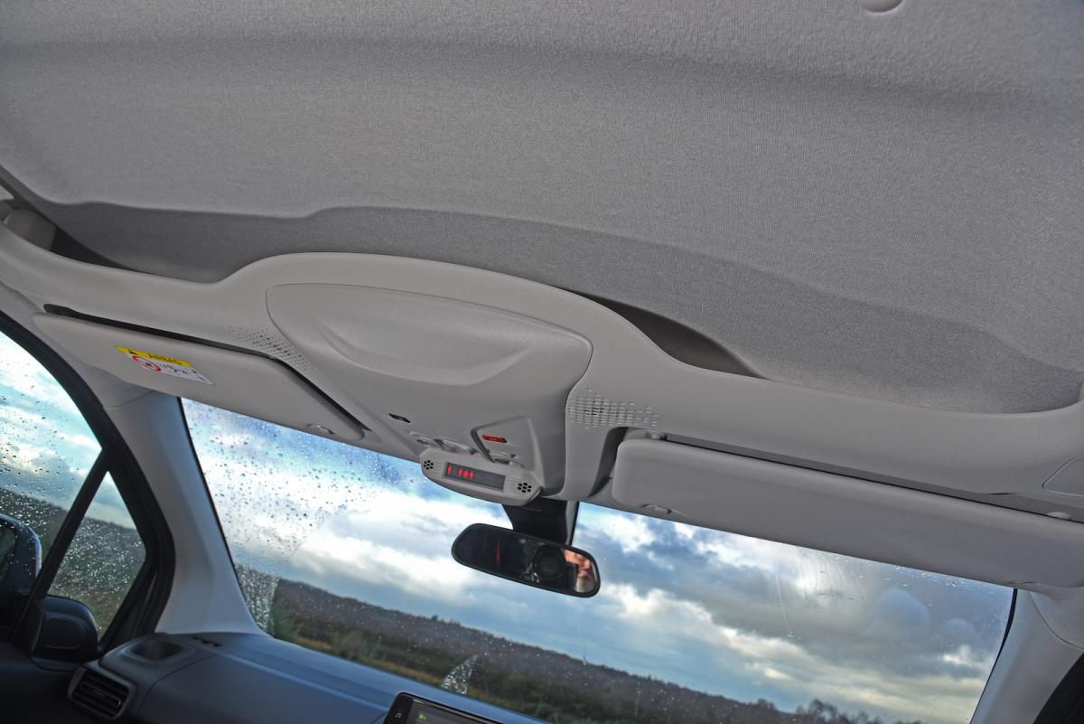 Peugeot e-Rifter 2022 interior detail