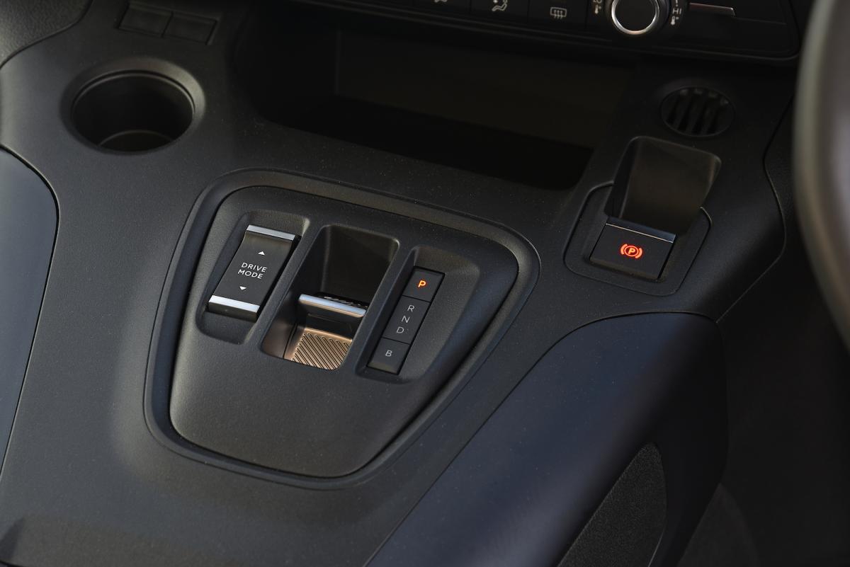 Peugeot e-Rifter 2022 interior detail