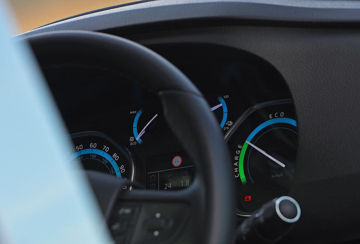 Peugeot e-Traveller 2022 interior driver display