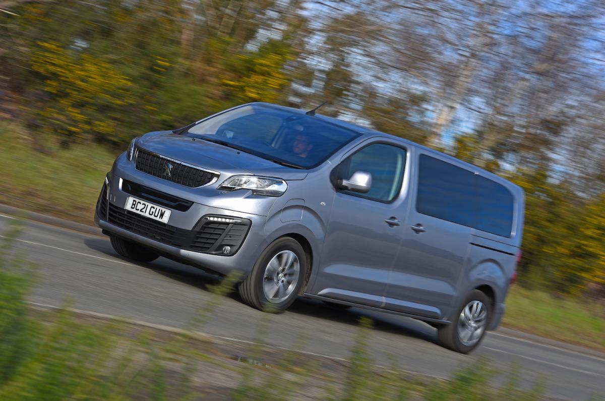 Peugeot e-Traveller 2022 front left tracking