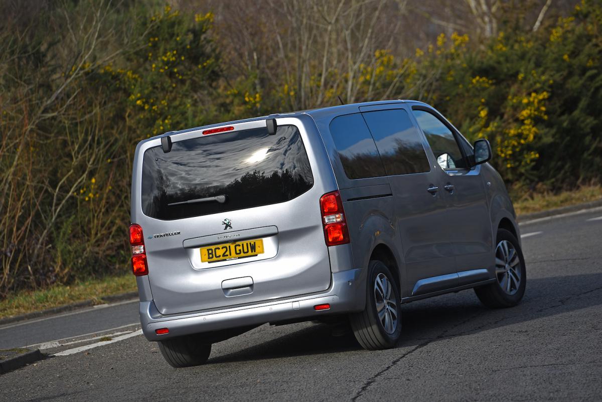 Peugeot e-Traveller rear cornering
