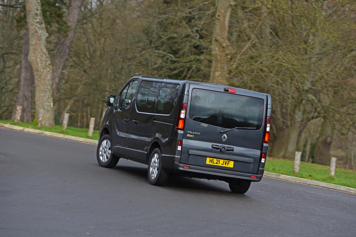Renault Trafic Passenger 2022 rear cornering