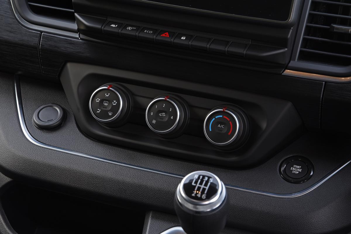 Renault Trafic Passenger 2022 interior detail