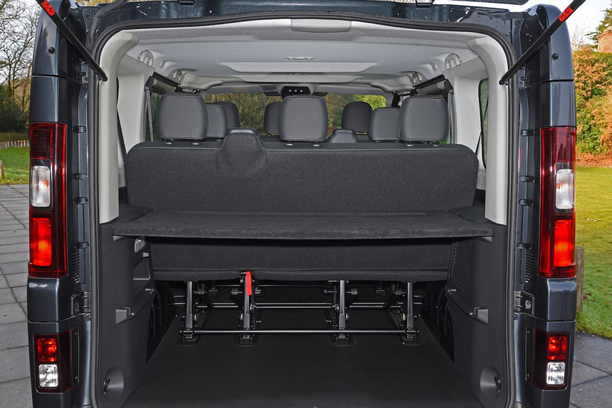 Renault Trafic Passenger 2022 boot open