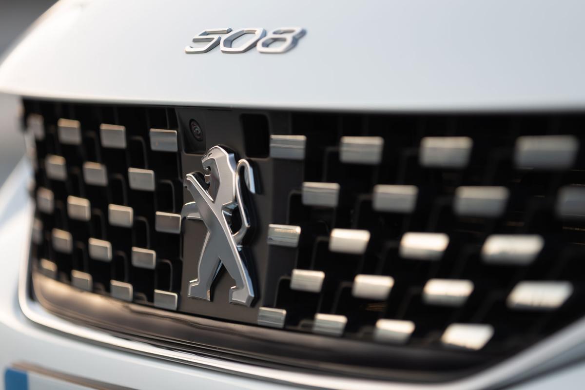 Peugeot 508 SW 2021 grille detail
