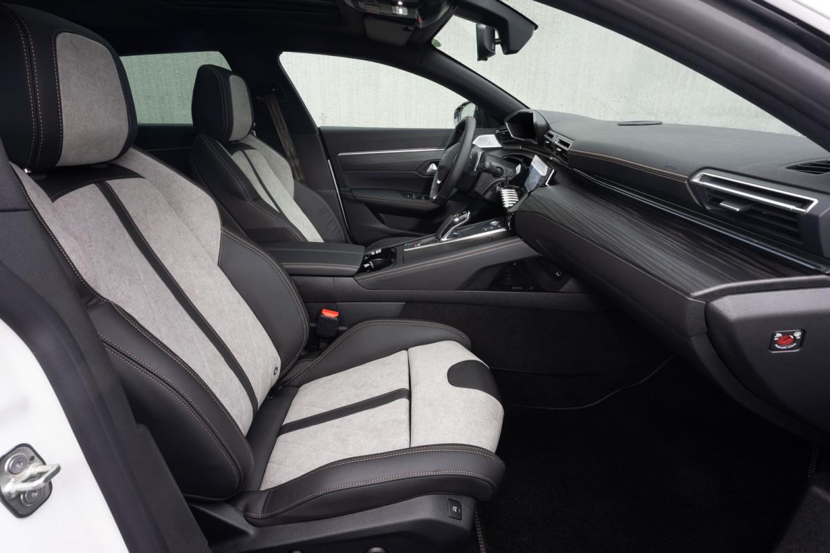 Peugeot 508 SW 2021 interior front seats