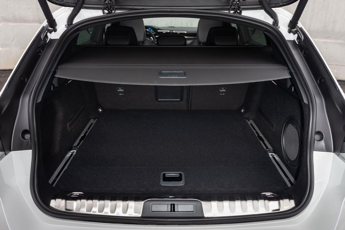 Peugeot 508 SW 2021 boot open