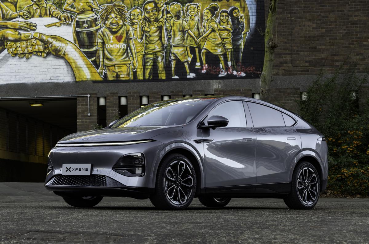 XPeng G6 front static in front of building
