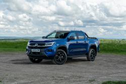 Volkswagen Amarok front-three-quarters